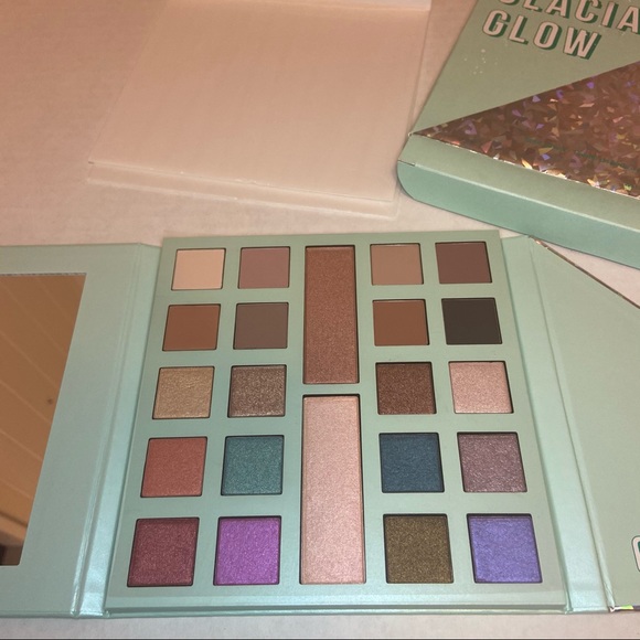 sephora glacial glow pallete - Picture 4 of 8